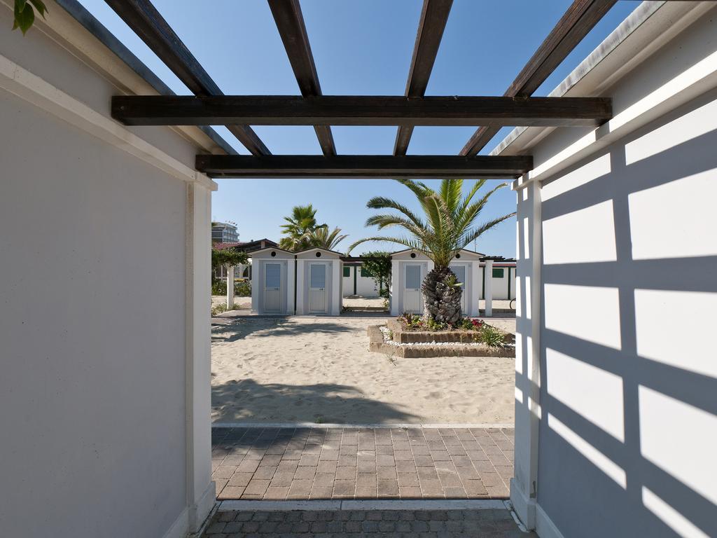 Hotel Eden Alba Adriatica Exterior foto